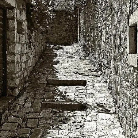 Heritage Stone House - Comfort, Terrace & Garden Apartamento *