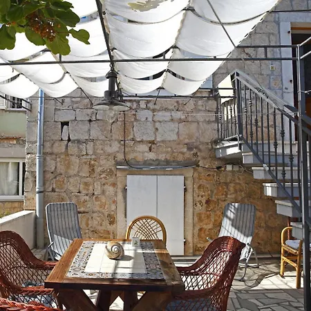 Heritage Stone House - Comfort, Terrace & Garden Apartamento *