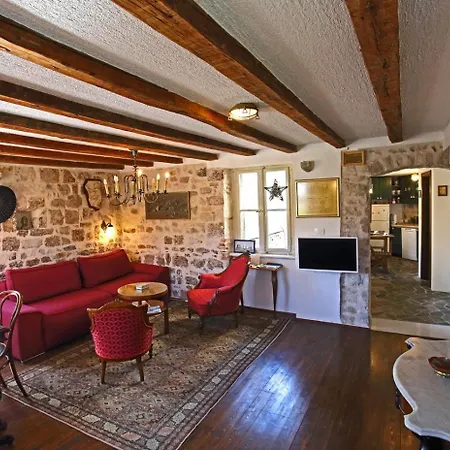 Heritage Stone House - Comfort, Terrace & Garden Apartamento *